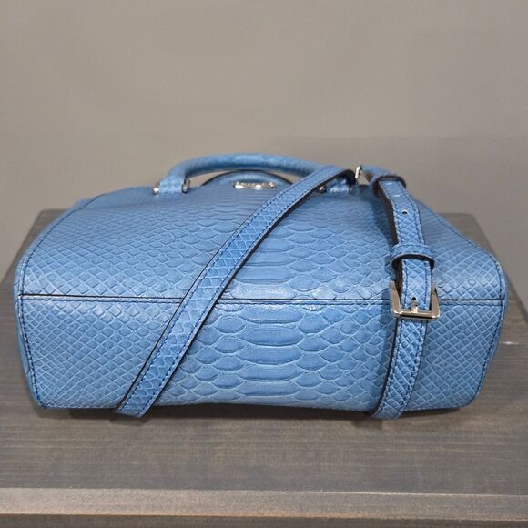 🐢 Michael Kors Kellen Embossed Leather Satchel Crossbody Sky Blue EC - Picture 7 of 17
